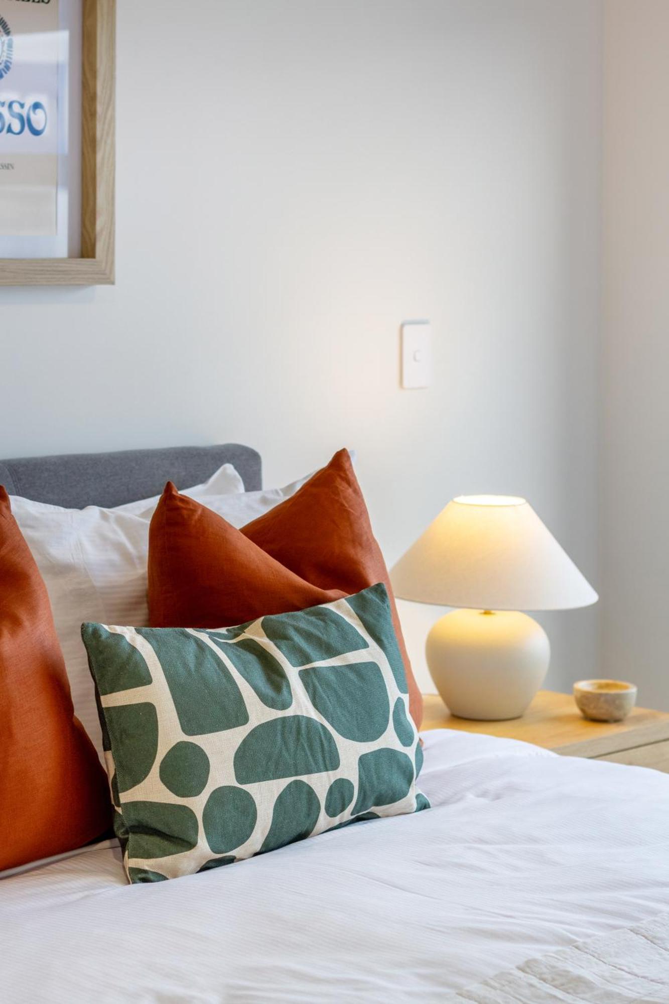 2 Bed, 2 Bath W Sofa Bed - Great Cafes Nearby Appartement Christchurch Buitenkant foto